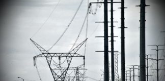 Se aprueba la reducción del coste de los cargos del sistema eléctrico Torre de alta tensión